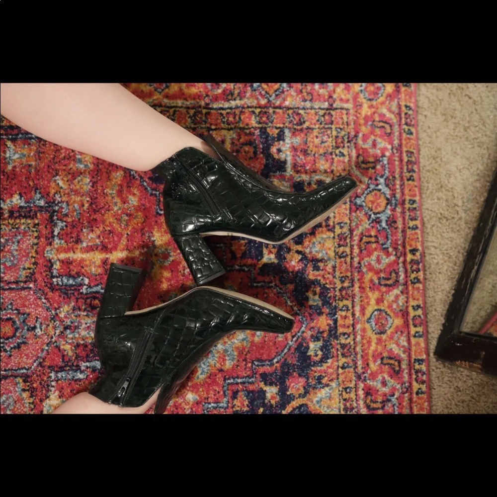 Gwen Stefani faux allegator Heels